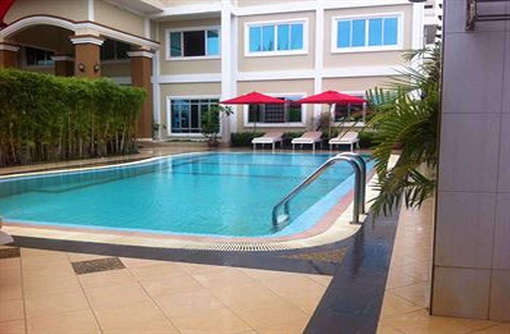 White Beach Hotel Сиануквиль Экстерьер фото