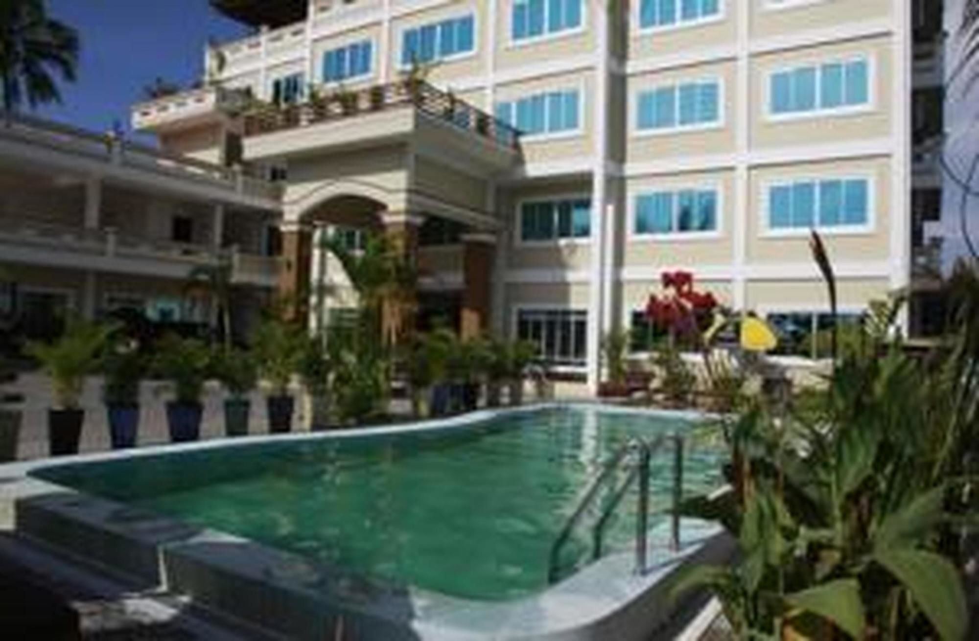 White Beach Hotel Сиануквиль Экстерьер фото