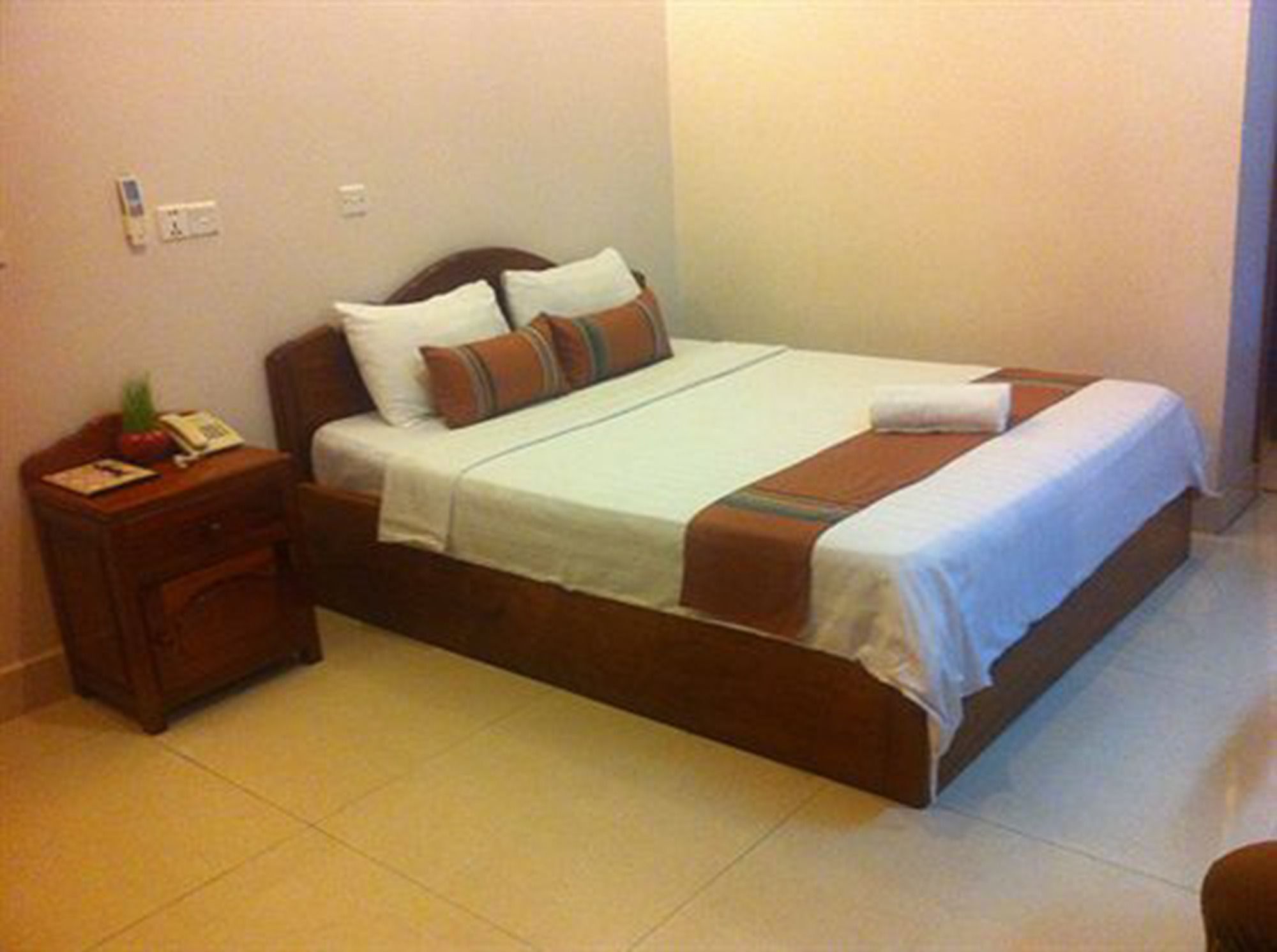 White Beach Hotel Сиануквиль Экстерьер фото